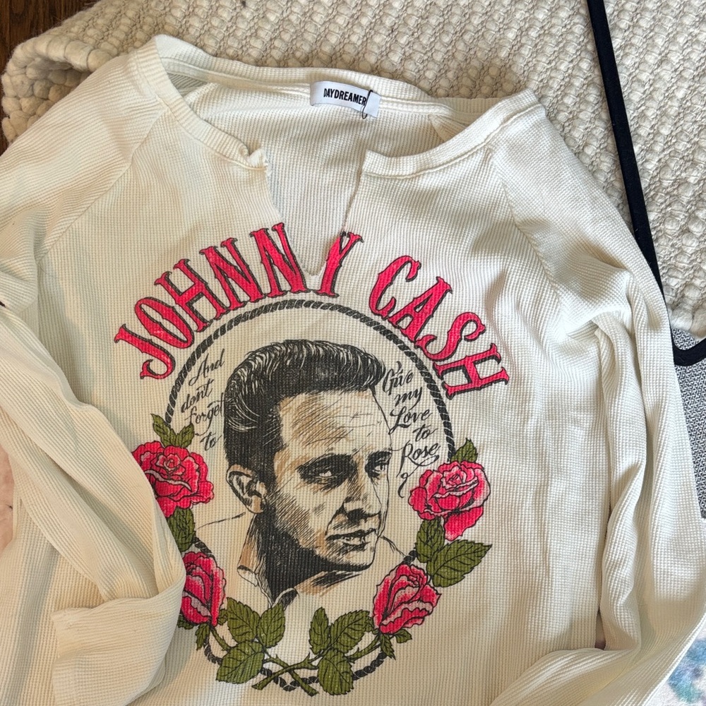 Daydreamer Johnny Cash Graphic Thermal Top in Cream and Pink Size L